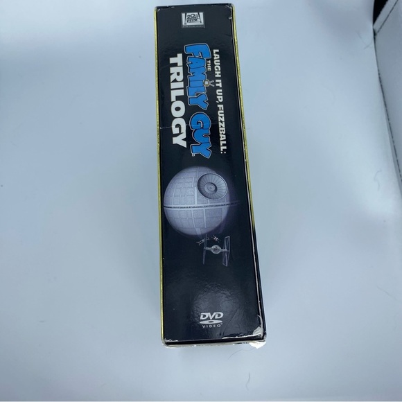 Family Guy  Star Wars Trilogy (DVD, 2010) Blue Harvest, Something & It's A Trap - Picture 4 of 16